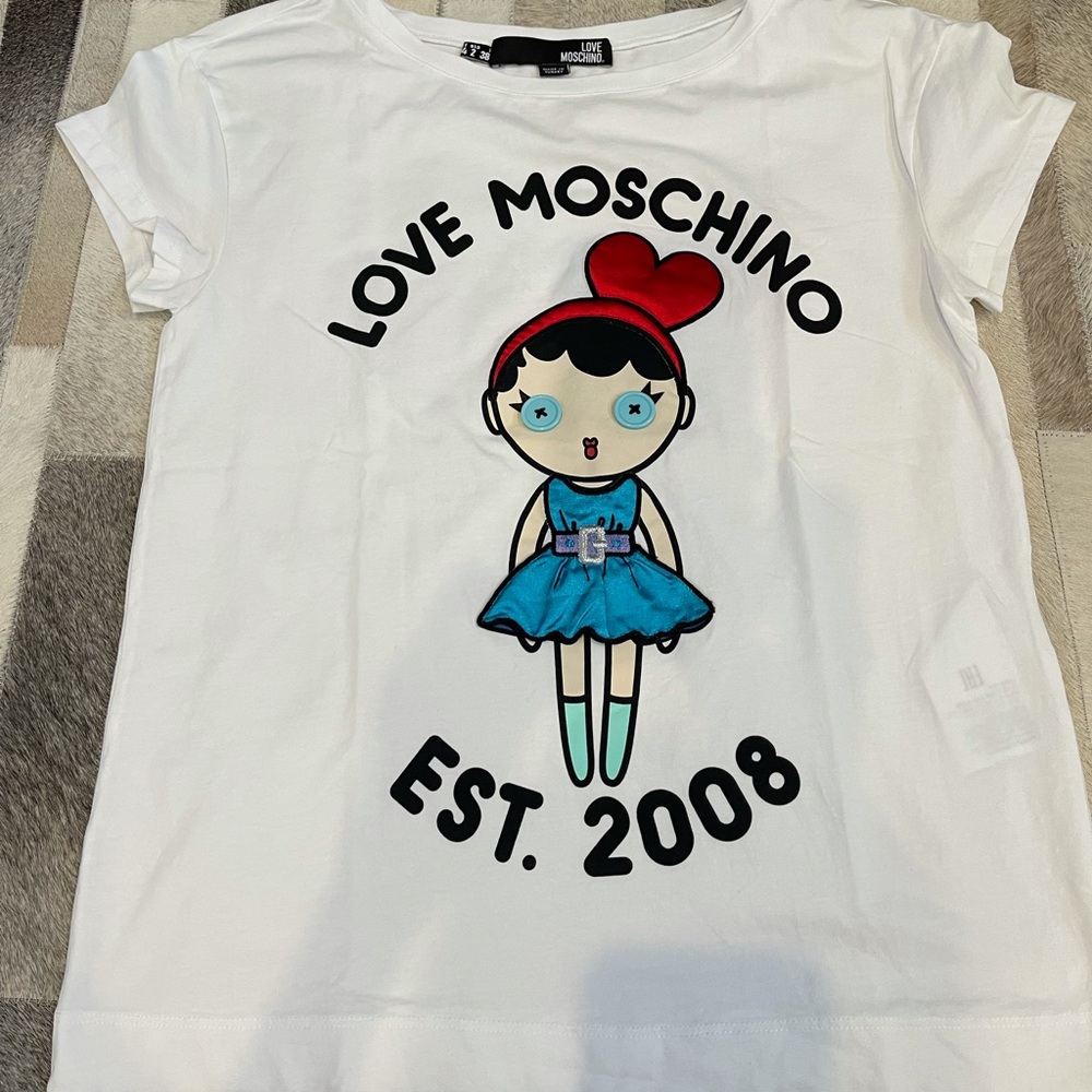 love moschino shirt size 2